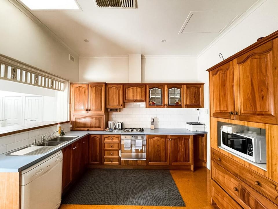 Charming Old Bungalow House with 14 Beds House in Adelaide