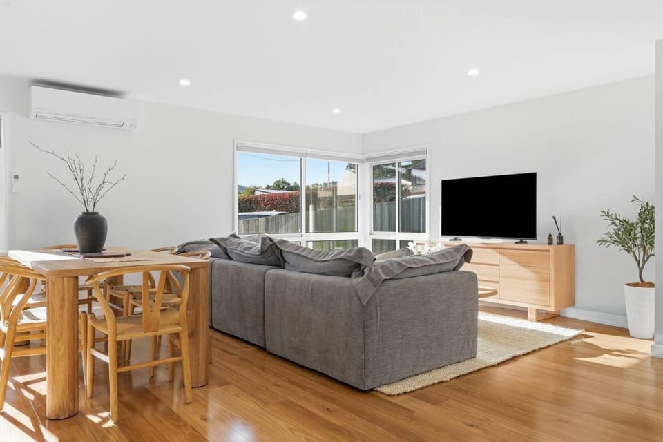 Modern 3BR Home Near Bellerive House in Tasmania