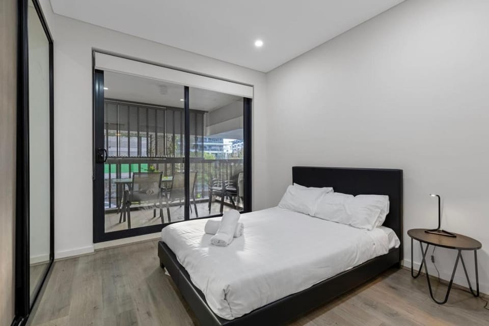 Modern City-Fringe Townhouse Apartment in Kensington