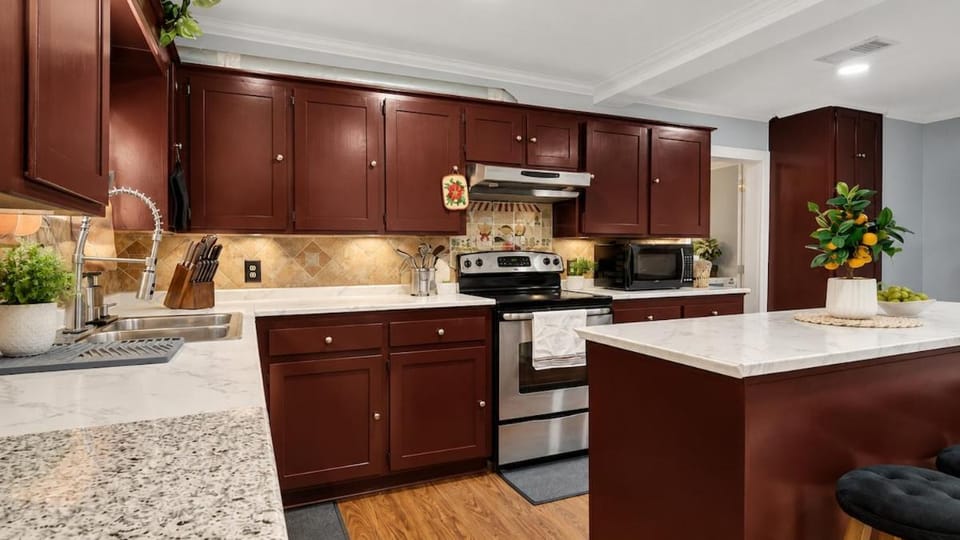 Spacious Home with Fast WiFi Near Downtown Sherman House in Sherman