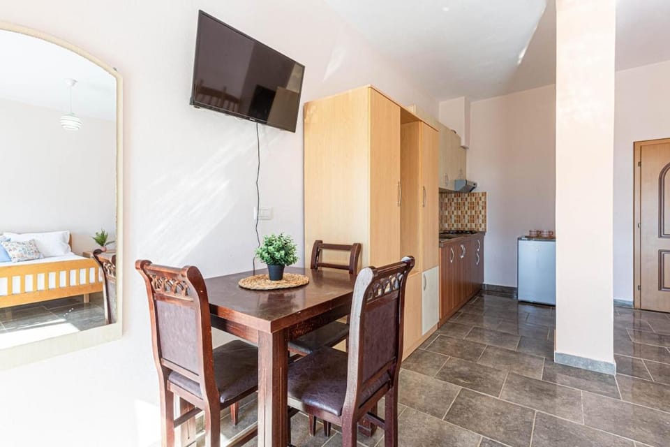 Radhima Res 19 - Studio Apt, Sea View, Kitchen Apartment in Vlorë County, Albania
