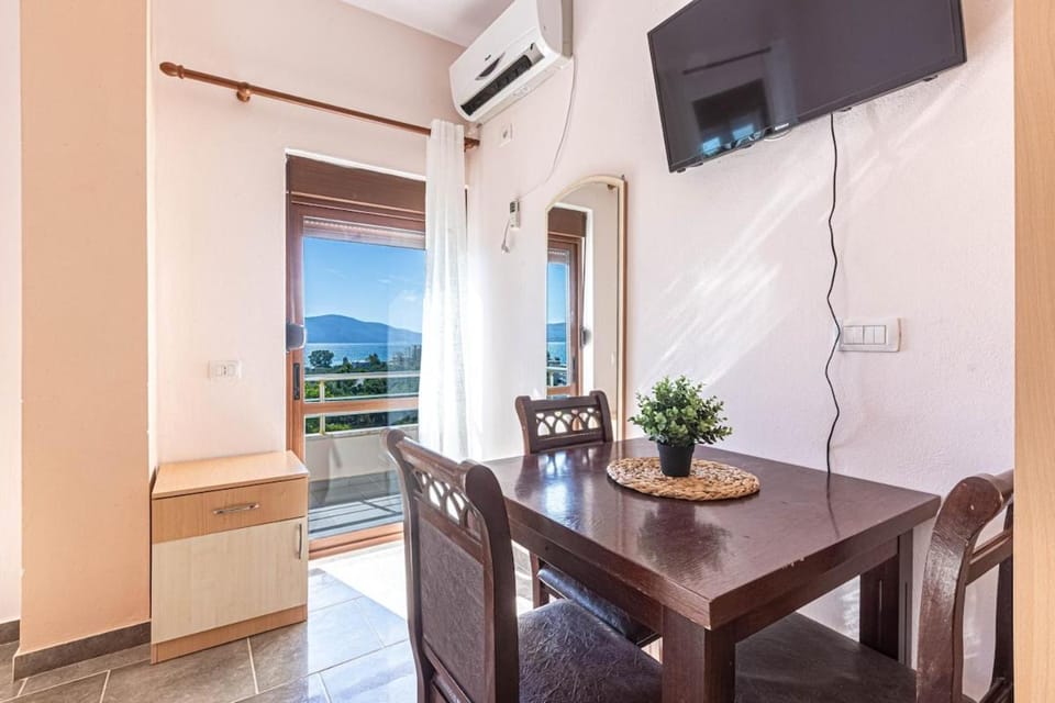 Radhima Res 19 - Studio Apt, Sea View, Kitchen Apartment in Vlorë County, Albania