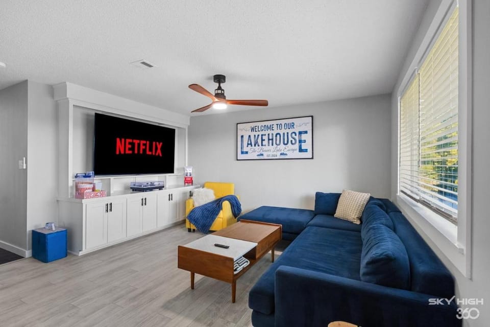 TV and multimedia, Living room, Seating area