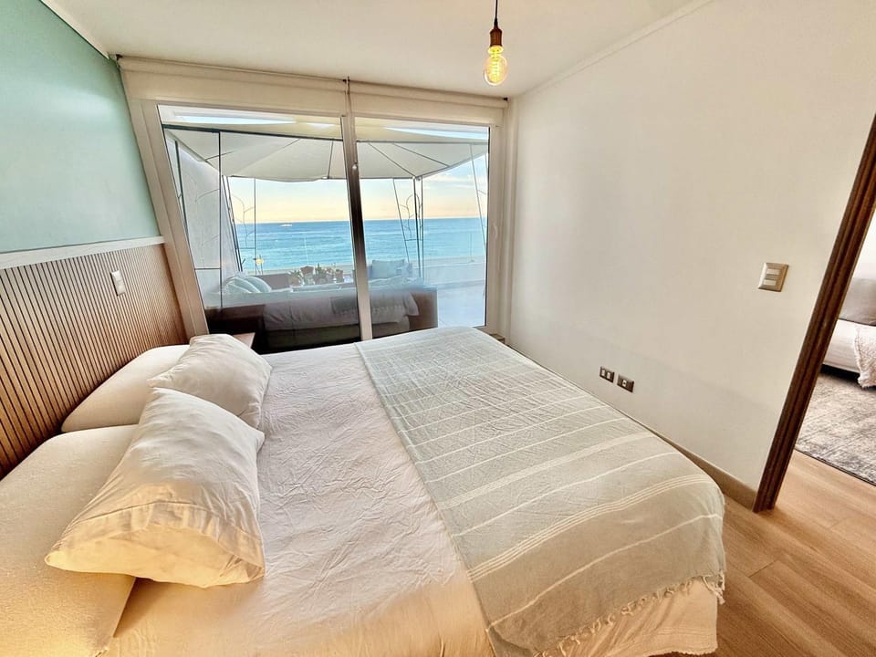 Bed, Bedroom, Sea view