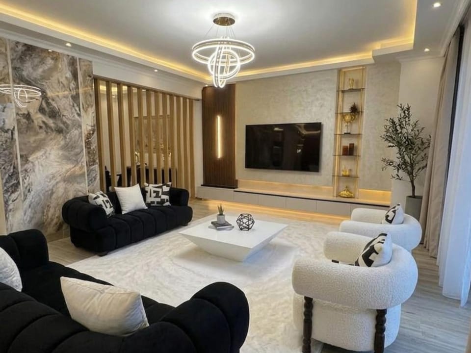 Communal lounge/ TV room, TV and multimedia, Living room, Seating area, Evening entertainment