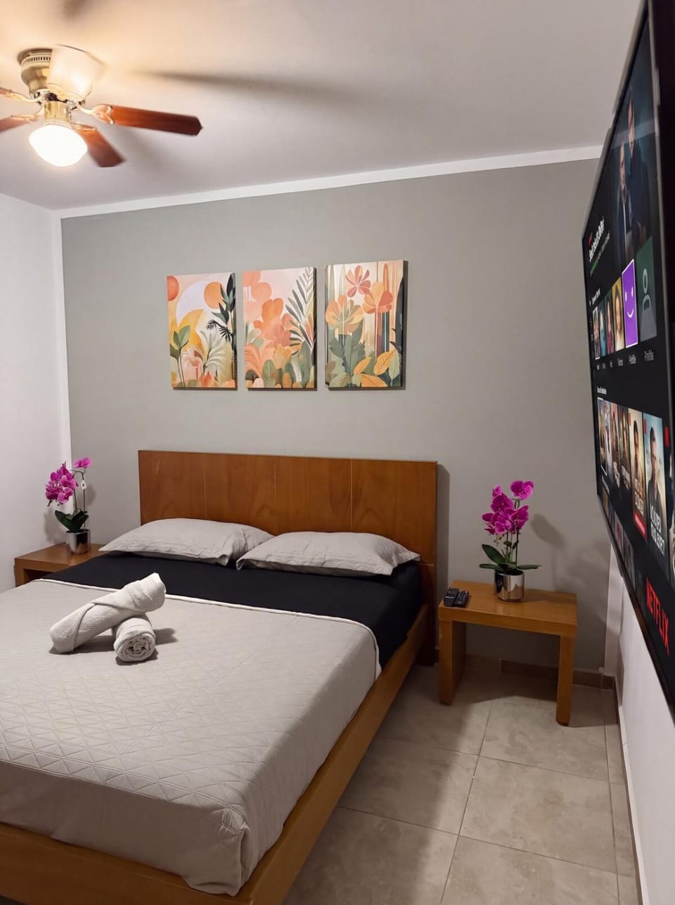 Photo of the whole room, Bedroom