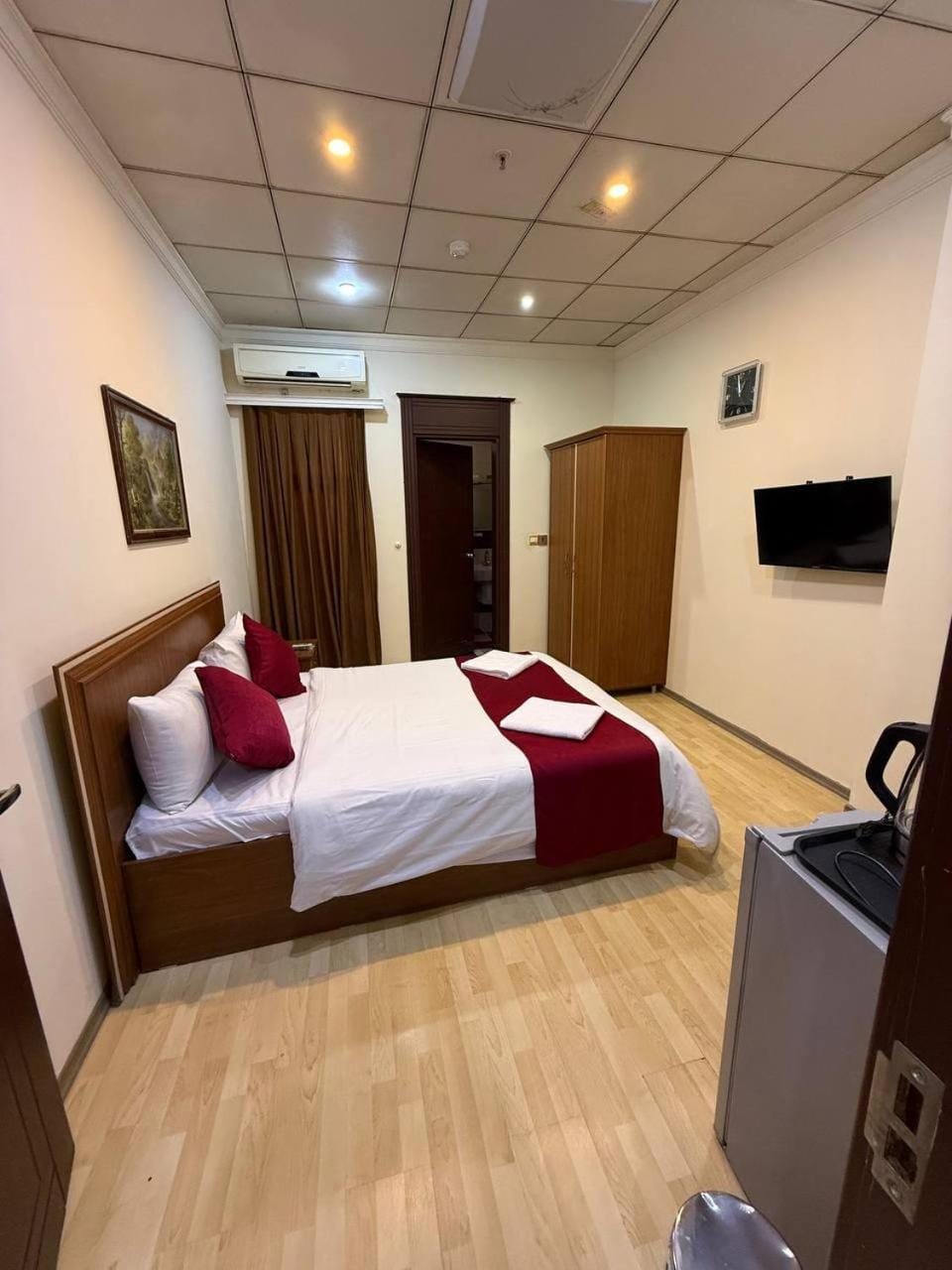 Communal lounge/ TV room, Bed, Photo of the whole room, Bedroom, wardrobe, air conditioner