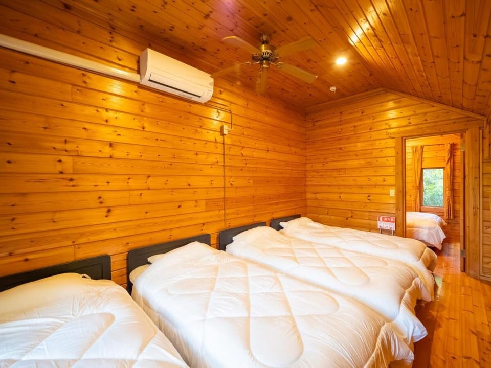 Nasu Clover Log House, duplex, up to 13 people, BBQ on deck, wood stove House in Japan