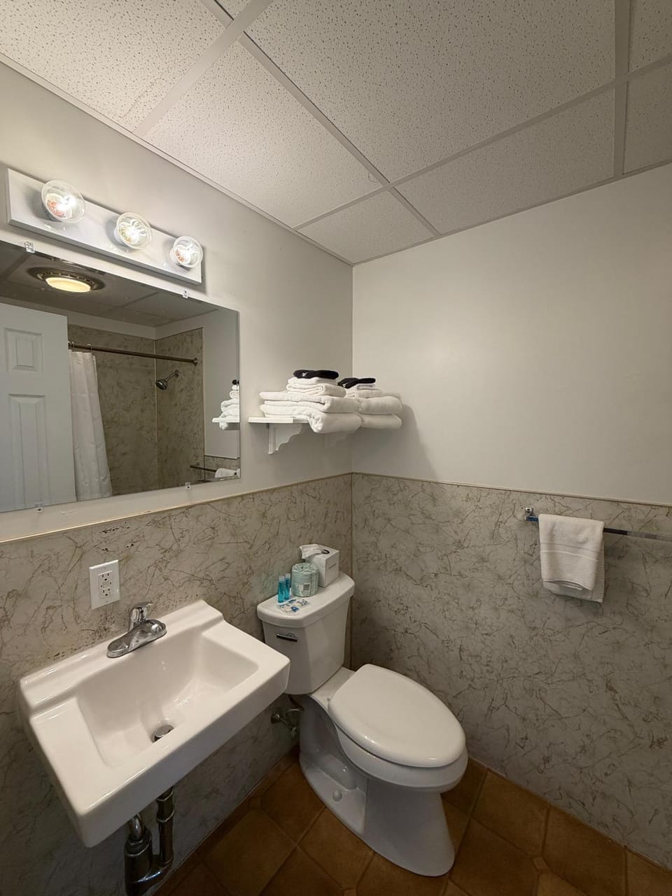 Coast Village Inn Hotel in Wells