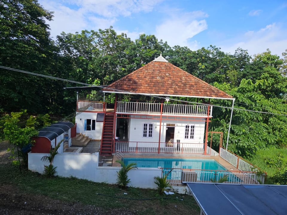Hill Top 2 BHK Resort Athirappilly Villa in Kerala