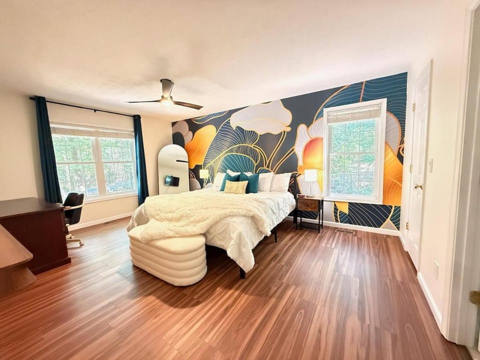 Family Retreat -Theater, Games, FREE Platinum Pool Pass House in Massanutten