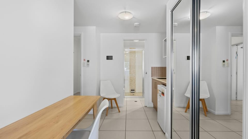 Palm Cove Studio with King Bed and Pool Myrtle Studio Apartment in Palm Cove