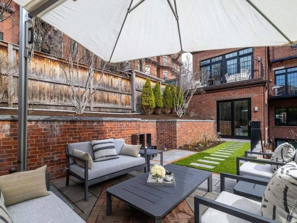Apartment Exceptionally Private Garden Apartment in Beacon Hill