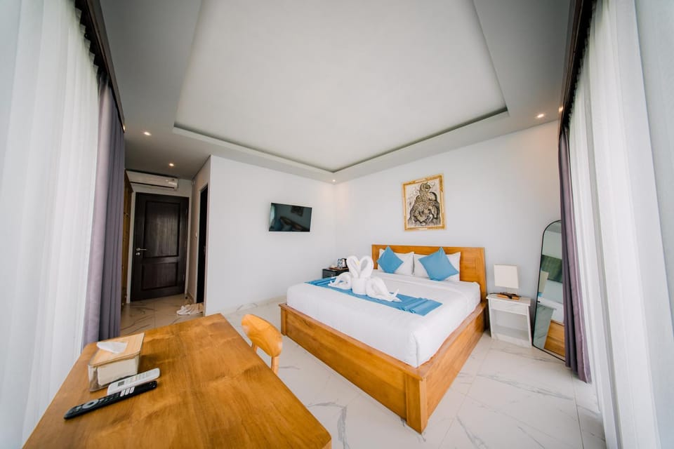 Bed, TV and multimedia, Living room, Photo of the whole room, Seating area, Bedroom, towels