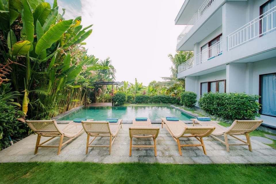 Property building, Garden view, Pool view, Swimming pool, sunbed