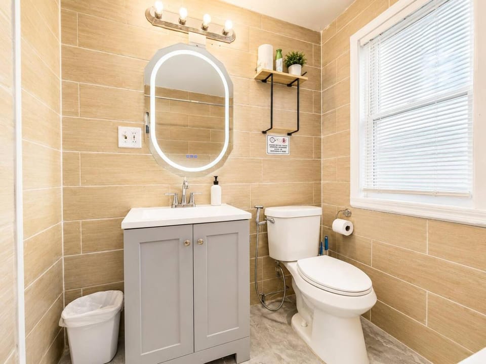 Modern 2BR Free Parking Pet Friendly Apartment in Cheektowaga