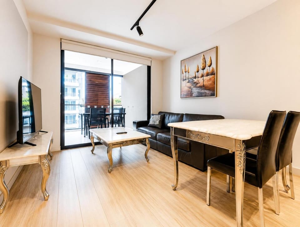 TV and multimedia, Living room, Dining area, Evening entertainment