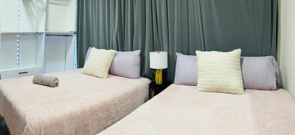 Private Guest House Wi-Fi Private Patio Assigned Parking Near the Strip & Convention Center Apartment in Summerlin