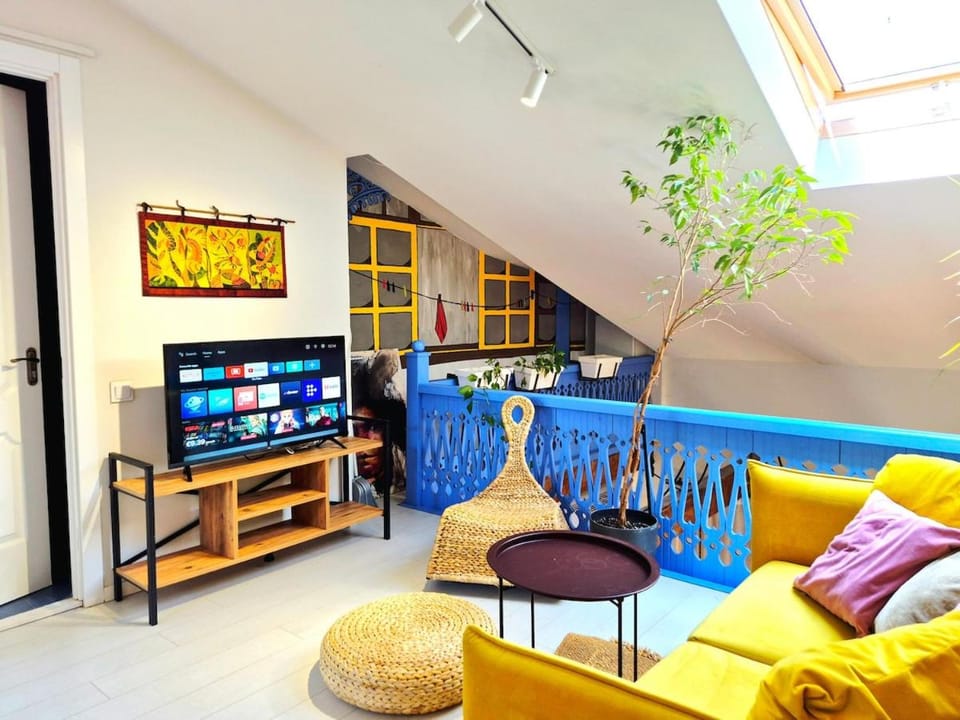 Vintage & Modern 3BR Duplex Historic Center Apartment in Tbilisi, Georgia