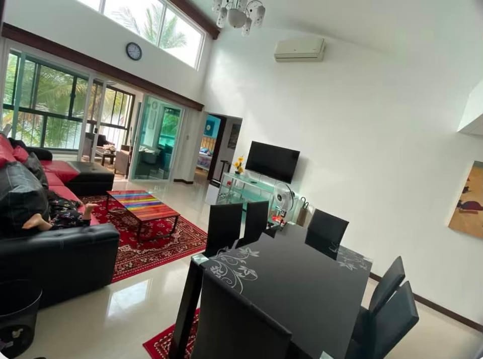 Seascape Beach House Apartment in Subic