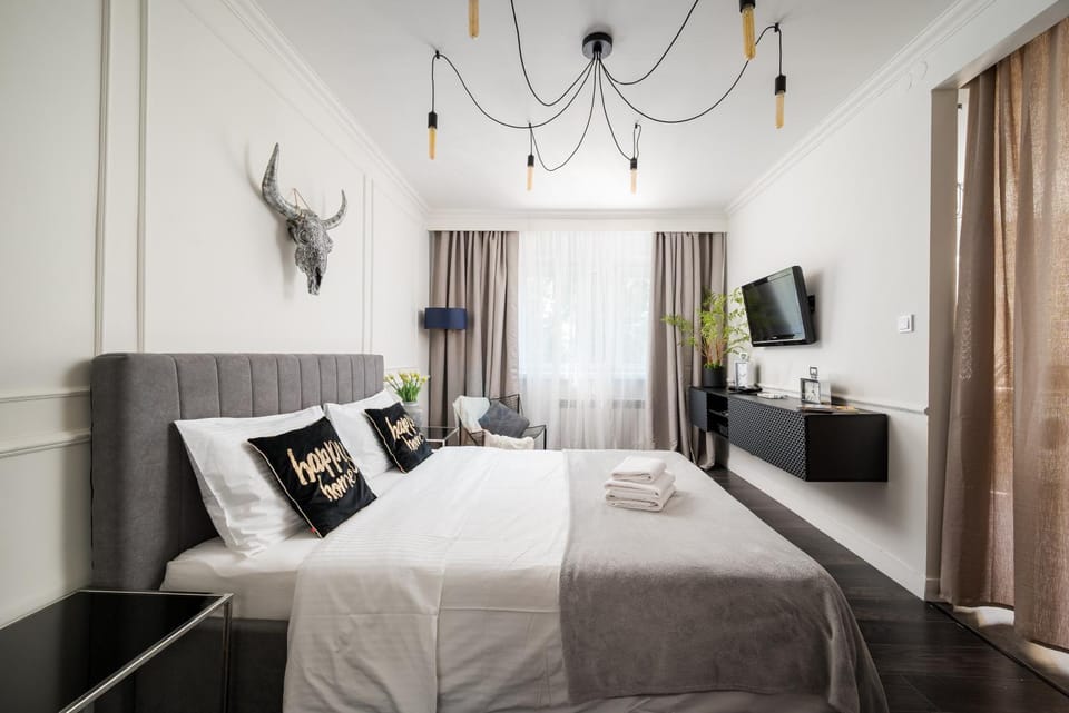 Bed, TV and multimedia, Photo of the whole room, Evening entertainment, Bedroom