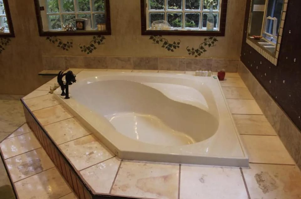 Bedrooms in Sooke Wonderland - Hot Tub - Pool - Koi Pond Vacation rental in Vancouver Island