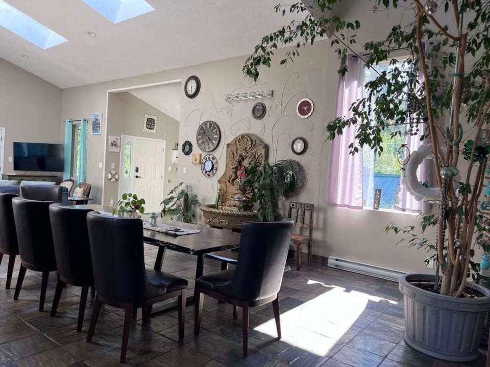 Bedrooms in Sooke Wonderland - Hot Tub - Pool - Koi Pond Vacation rental in Vancouver Island
