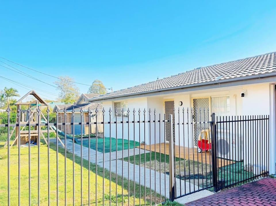 Sunny Home 3BR Family House with Pool Sunnybank Apartment in Brisbane