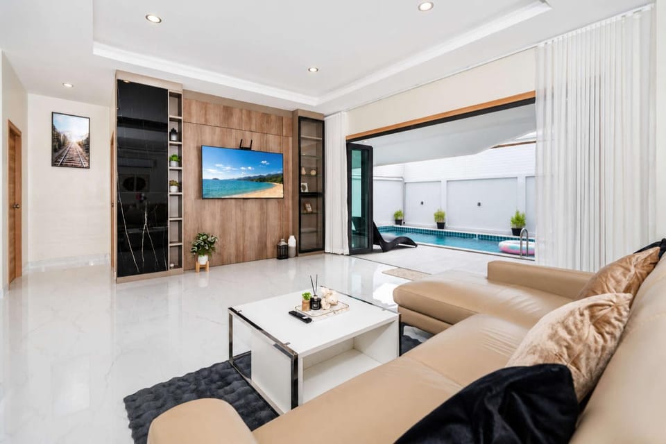 TV and multimedia, Seating area, Evening entertainment, Bedroom, Pool view, Swimming pool