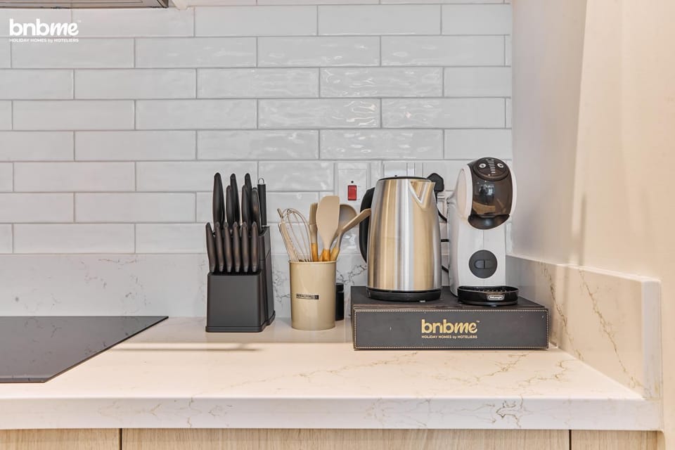 Coffee/tea facilities, kitchen