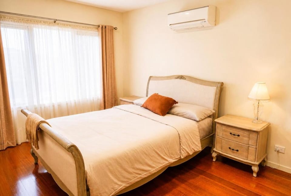 Bright Modern 3BR Home, Free Parking, Family House in Thomastown