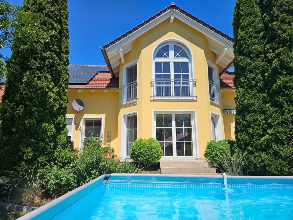 Garden, Swimming pool