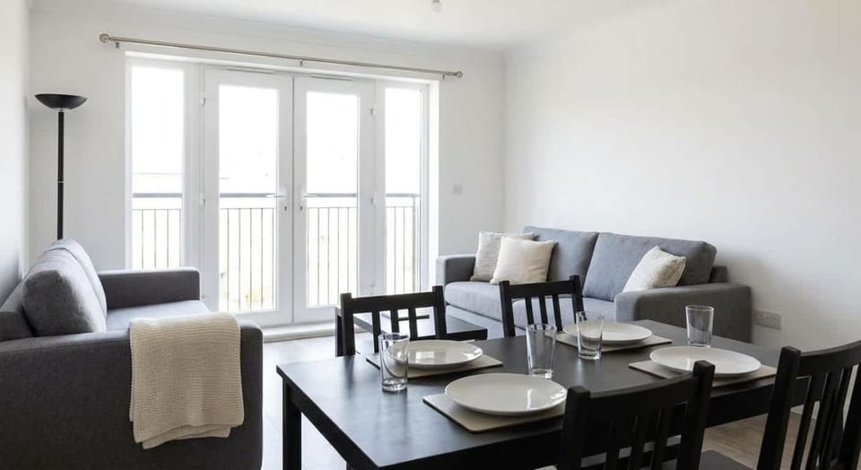Modern 2BR Sea View Flat on the Harbour Apartment in Copeland District