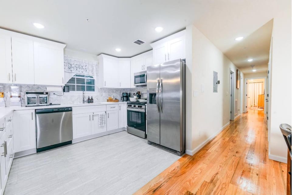 3BR Near NYC, Indoor Parking & Laundry Apartment in East Orange