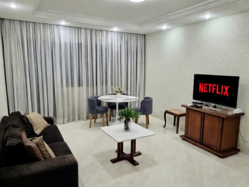 TV and multimedia, Living room, Seating area, Dining area, Evening entertainment