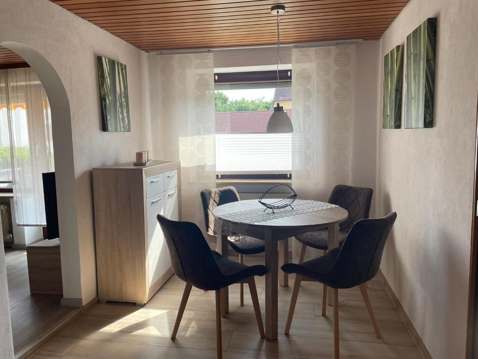 Seating area, Dining area