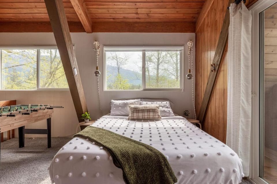 PNW AFrame - Hot tub with view and AC House in Gold Bar