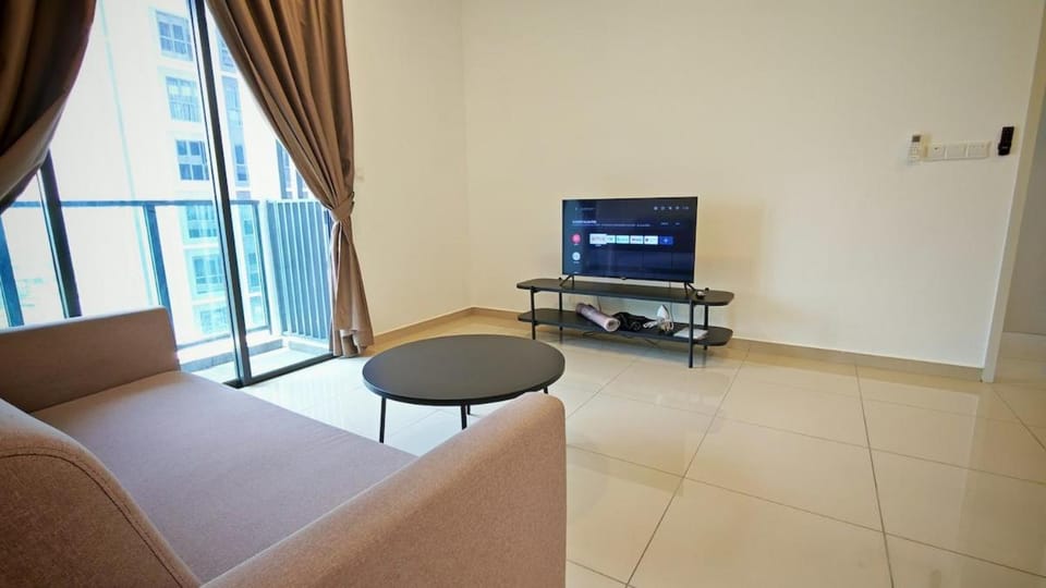 Suria Garden Master Room - Private Toilet Bathroom - Living Room Shared Vacation rental in Subang Jaya