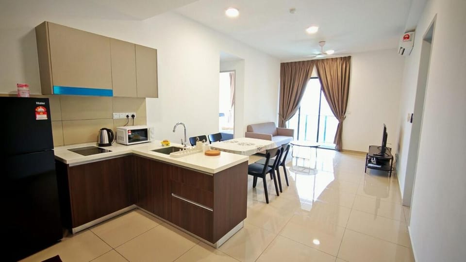Suria Garden Master Room - Private Toilet Bathroom - Living Room Shared Vacation rental in Subang Jaya