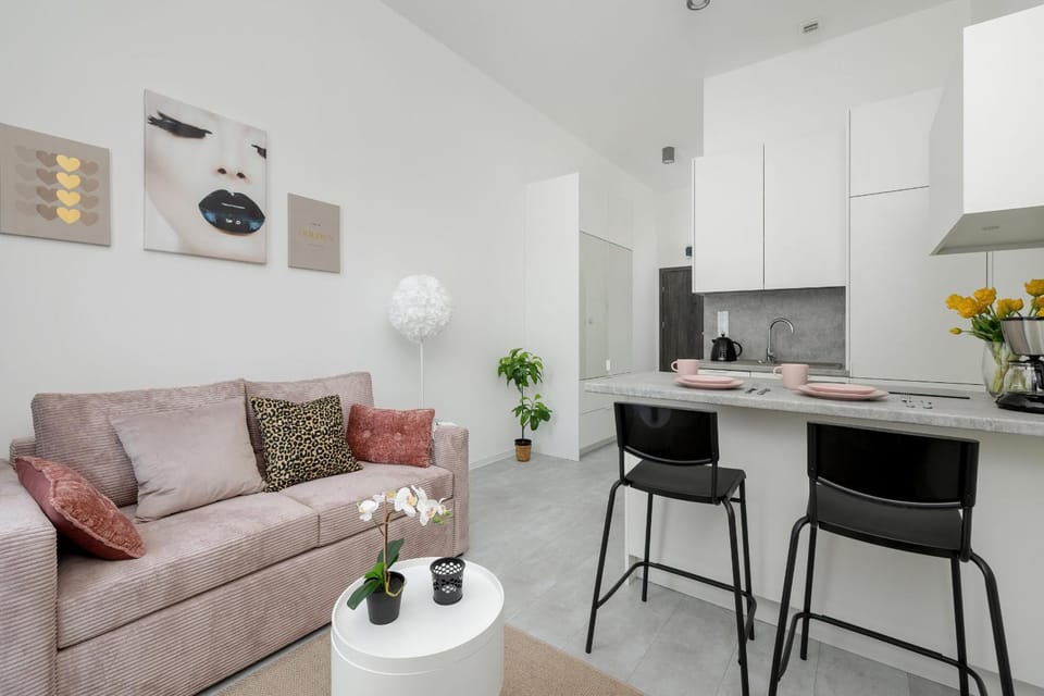 Kitchen or kitchenette, Living room, Seating area, Dining area, stove