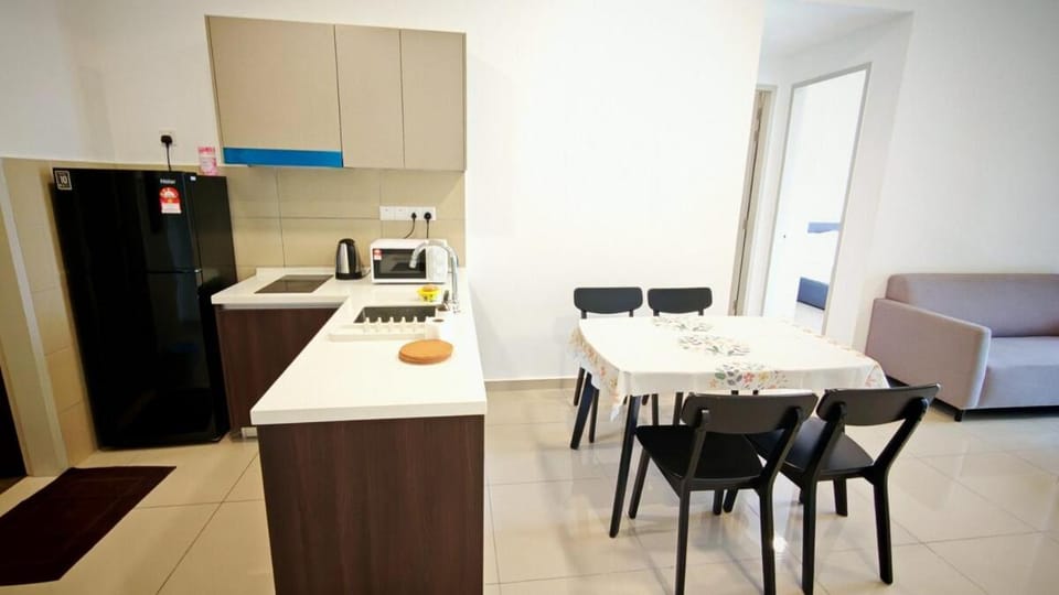 Kitchen or kitchenette, Living room, Seating area, Dining area, stove
