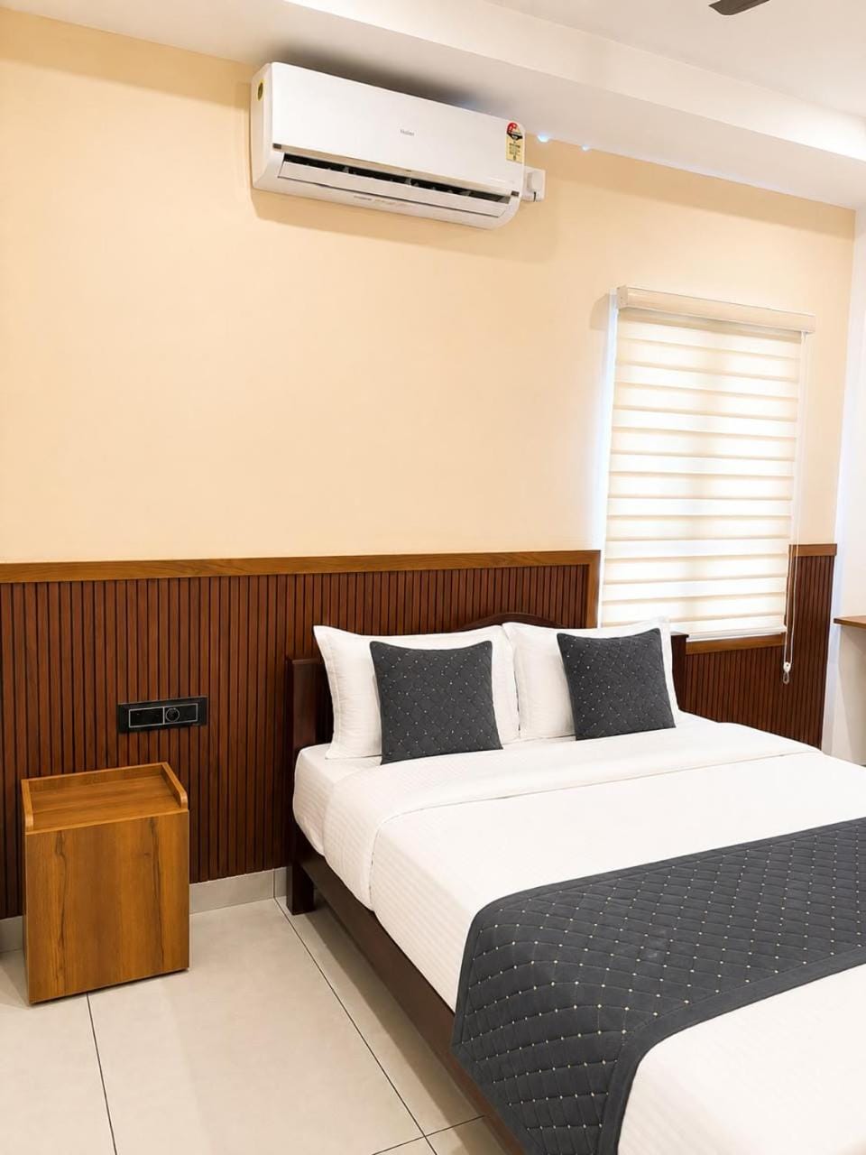 Bed, Bedroom, air conditioner