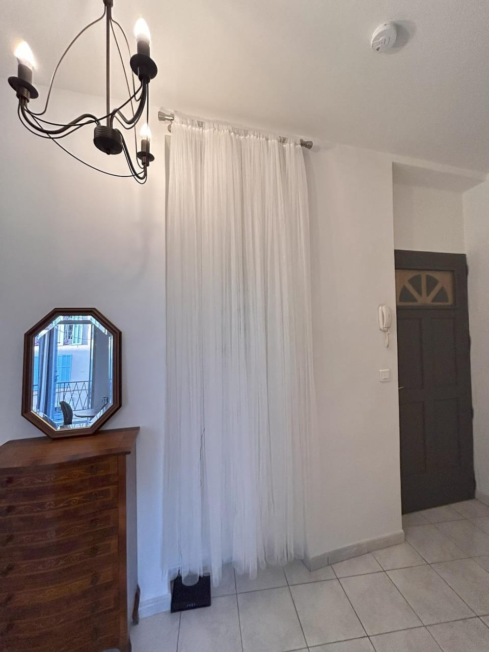 Omnia Charming 2 bed and AirCon in historic Frejus Apartment in Fréjus