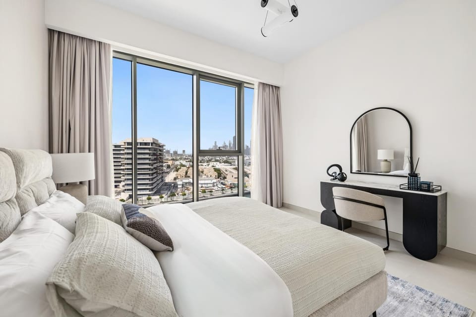 Bed, TV and multimedia, Living room, Photo of the whole room, Seating area, Bedroom, hair dresser