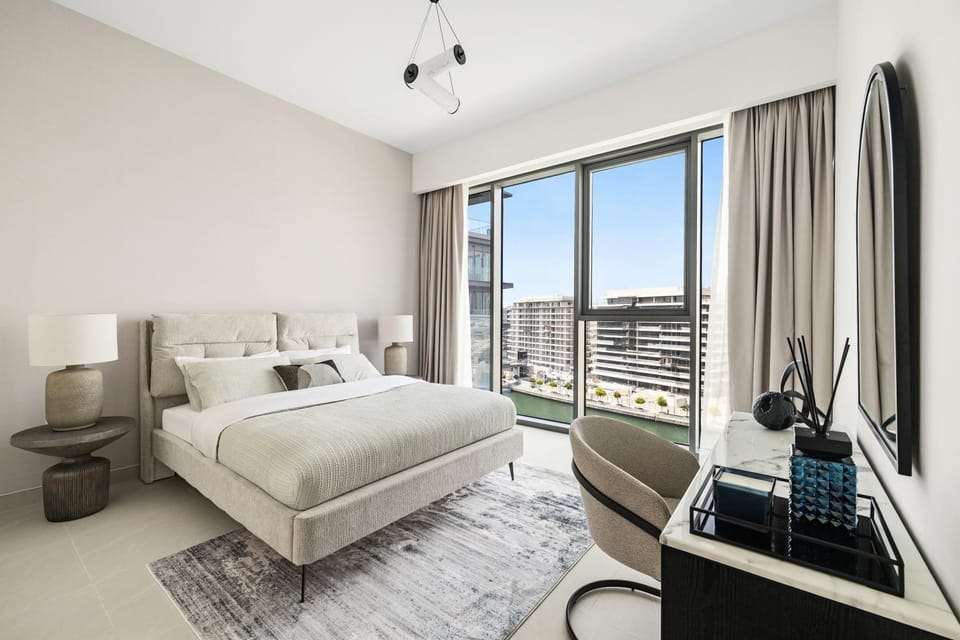 Bed, TV and multimedia, Living room, Photo of the whole room, Seating area, Bedroom, hair dresser