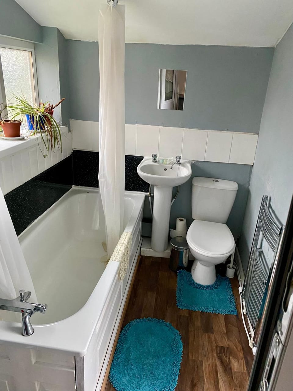 4 room,11 people backpackers style house House in Wales