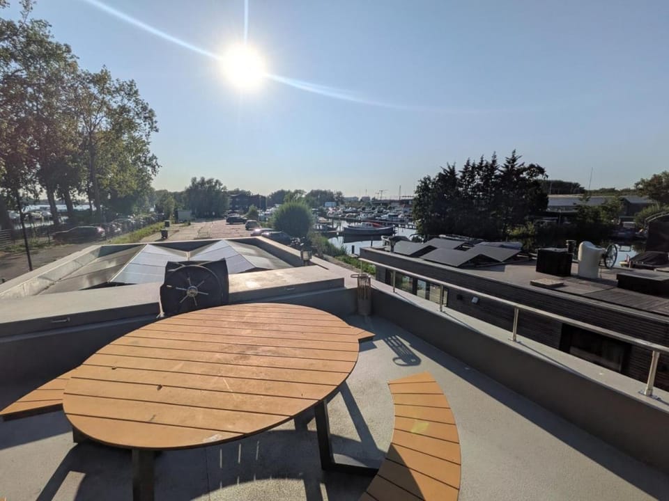 Surla houseboat Levante Amsterdam South 6 pax House in Amsterdam