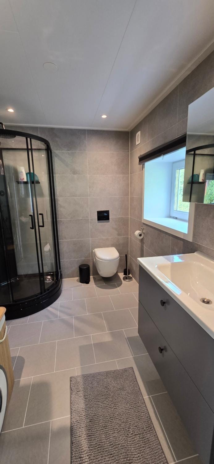 Shower, Bathroom, towels