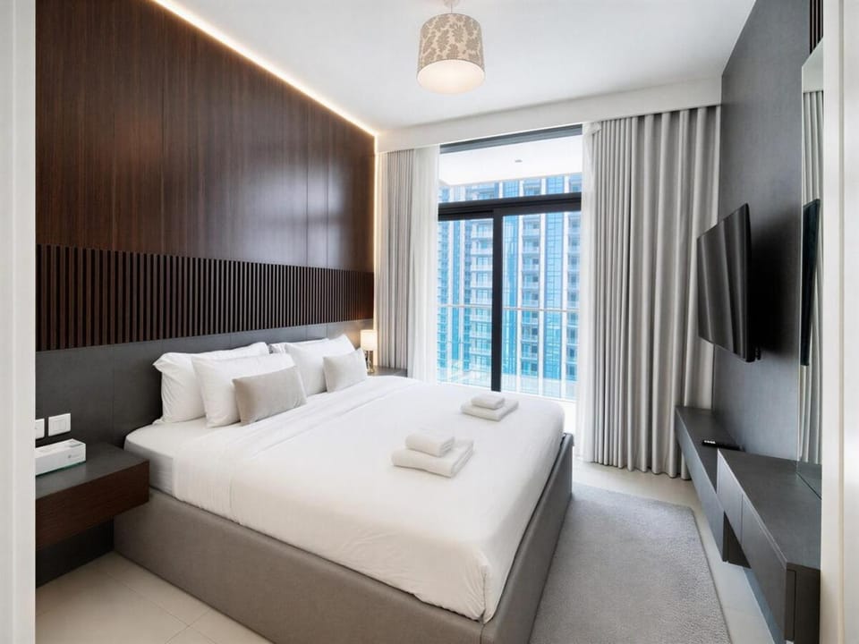 Luxury Burj Crown by Hogar | Downtown Dubai Apartment in Dubai