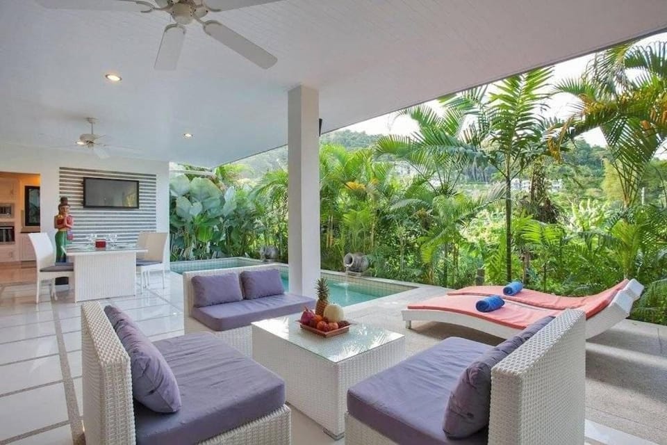 Villa Chloe Private Pool Villa Rawai 2BR Near Nai Harn Villa in Chalong